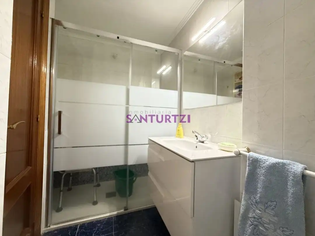 Bany de Pis en venda en Santurtzi  amb Calefacció i Balcó