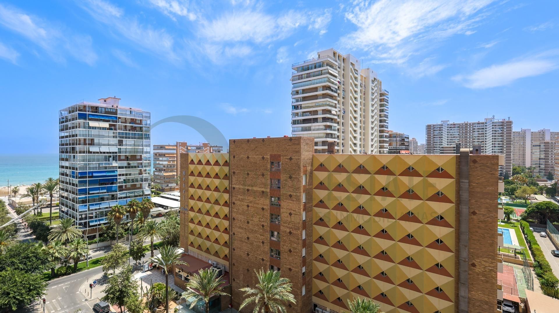 Vista exterior de Piso en venta en Alicante / Alacant con Aire acondicionado, Terraza y Balcón