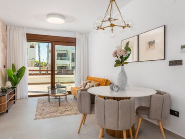 Bungalow con piscina en venta en Los Balcones - Los Altos