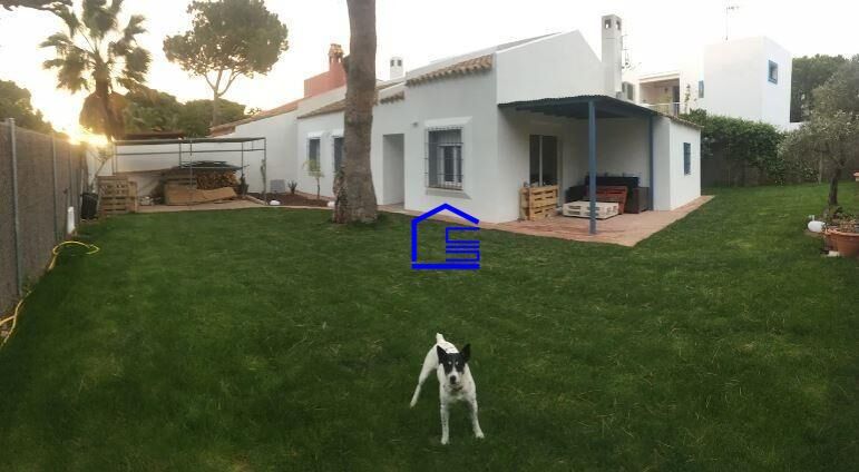 Vista exterior de Casa o xalet de lloguer en El Puerto de Santa María amb Aire condicionat, Calefacció i Jardí privat