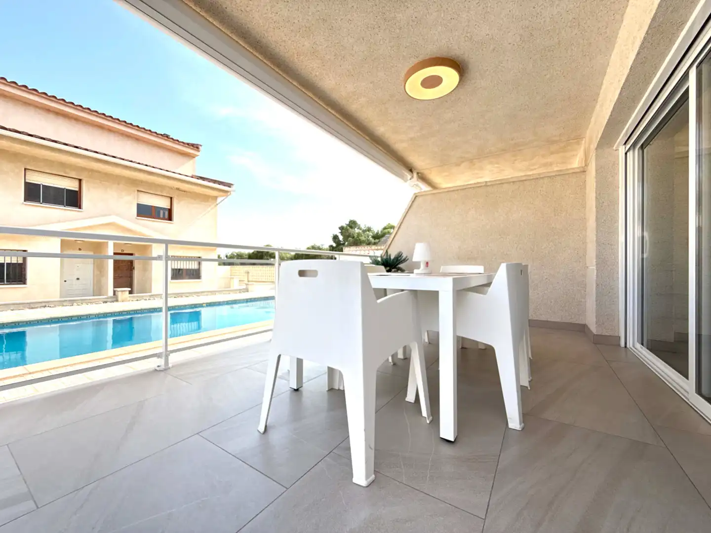 Terrasse von Einfamilien-Reihenhaus zum Verkauf in Cambrils mit Klimaanlage, Heizung und Terrasse