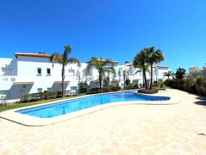 Vista exterior de Casa adosada en venda en Dénia amb Calefacció, Jardí privat i Terrassa