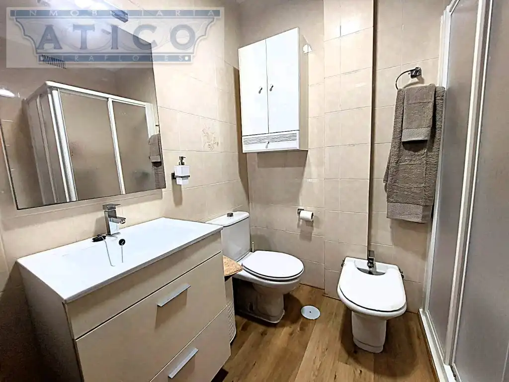 Bathroom of Flat for sale in Sevilla  with Air Conditioner
