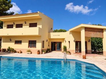 Detached house with balcony for sale in Carrer DEU HORUS DEL