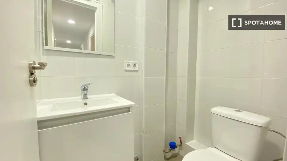 Baño de Piso de alquiler en Madrid con Aire acondicionado, Calefacción y Amueblado