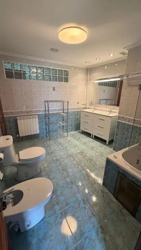 Baño de Casa adosada en venta en Salvatierra / Agurain con Calefacción y Jardín privado