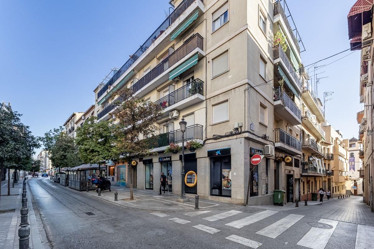 Exterior view of Flat for sale in  Granada Capital  with Terrace and Balcony