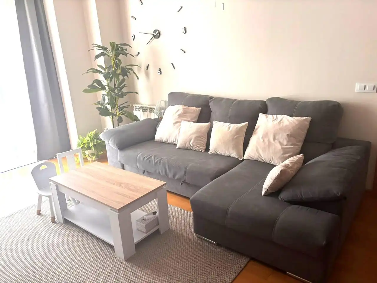 Living room of Flat for rent in Madrid  with Air Conditioner, Storage room and Furnished