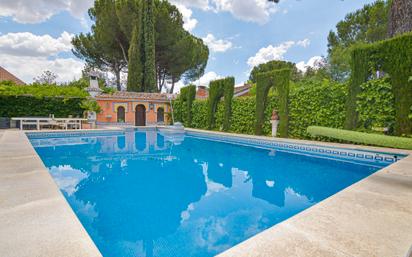 Swimming pool of House or chalet for sale in Villanueva de la Cañada  with Air Conditioner, Terrace and Swimming Pool