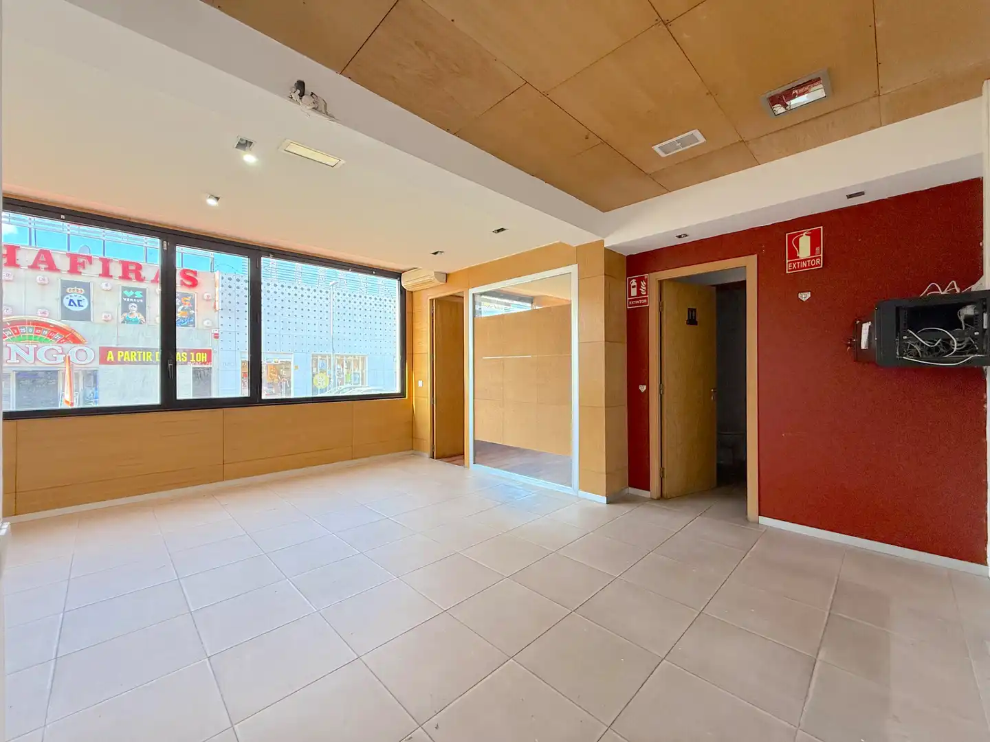 Local de alquiler en Calle Chaveña, 2, Las Chafiras