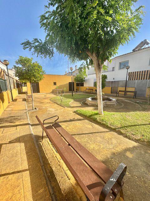 Vista exterior de Casa adosada en venda en Coria del Río amb Aire condicionat i Traster