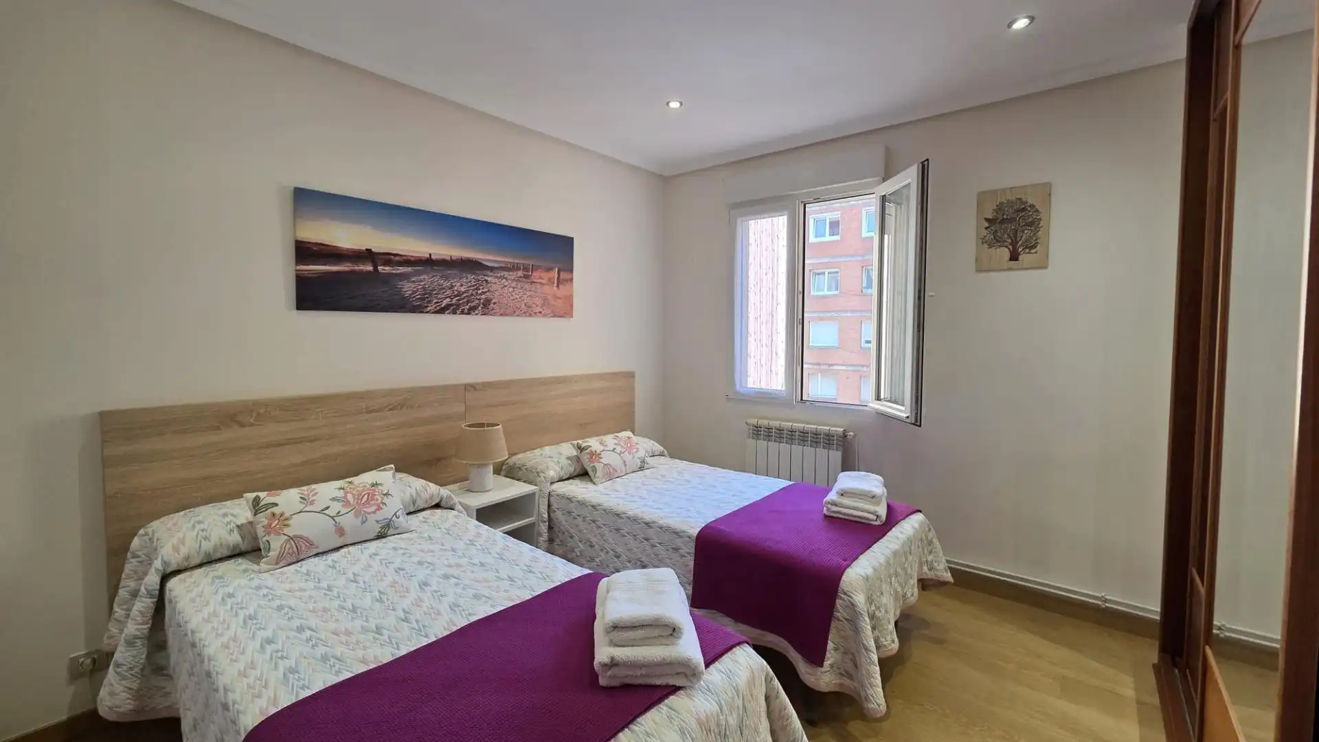 Schlafzimmer von Wohnung zur Miete in Santander mit Heizung und Möbliert
