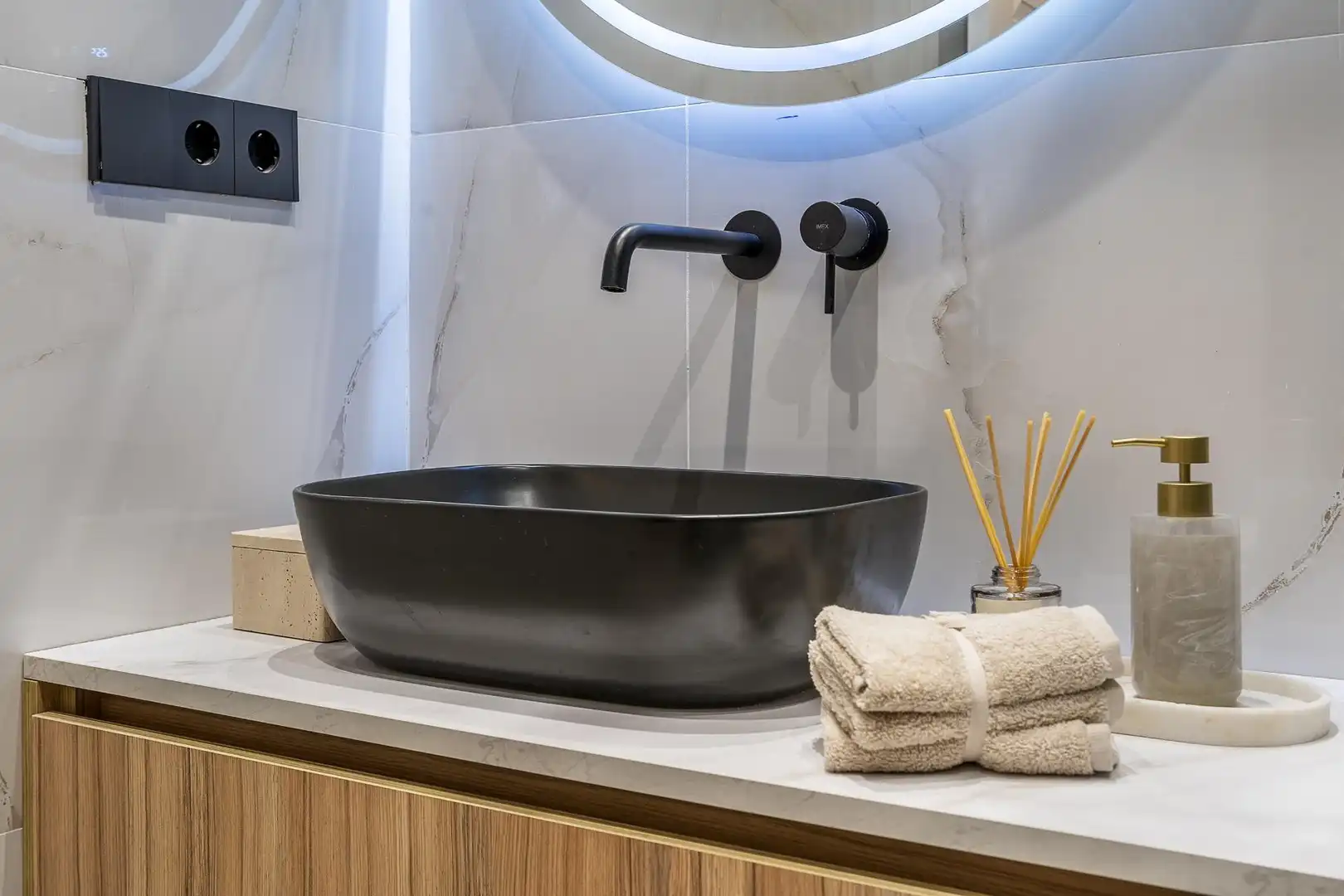 Bathroom of Ground floor for sale in Granada  with Air Conditioner, Private garden and Furnished