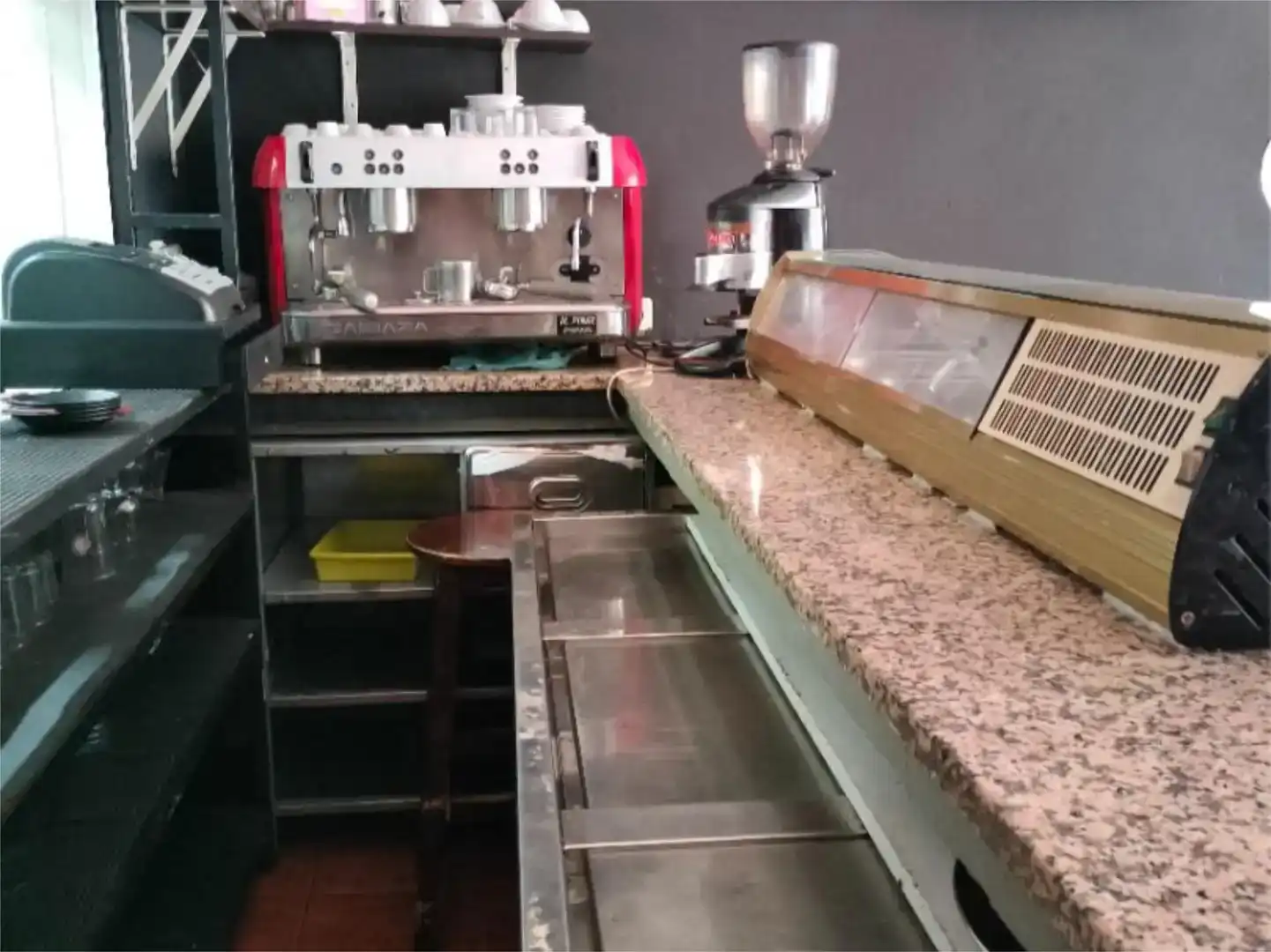 Cuina de Local en venda en Madrid amb Aire condicionat i Moblat