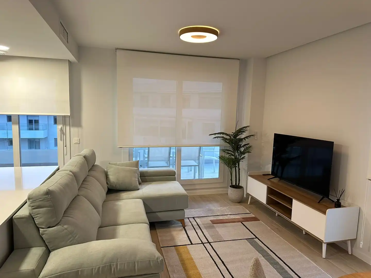 Wohnzimmer von Wohnungen zur Miete in Marbella mit Klimaanlage, Terrasse und Schwimmbad
