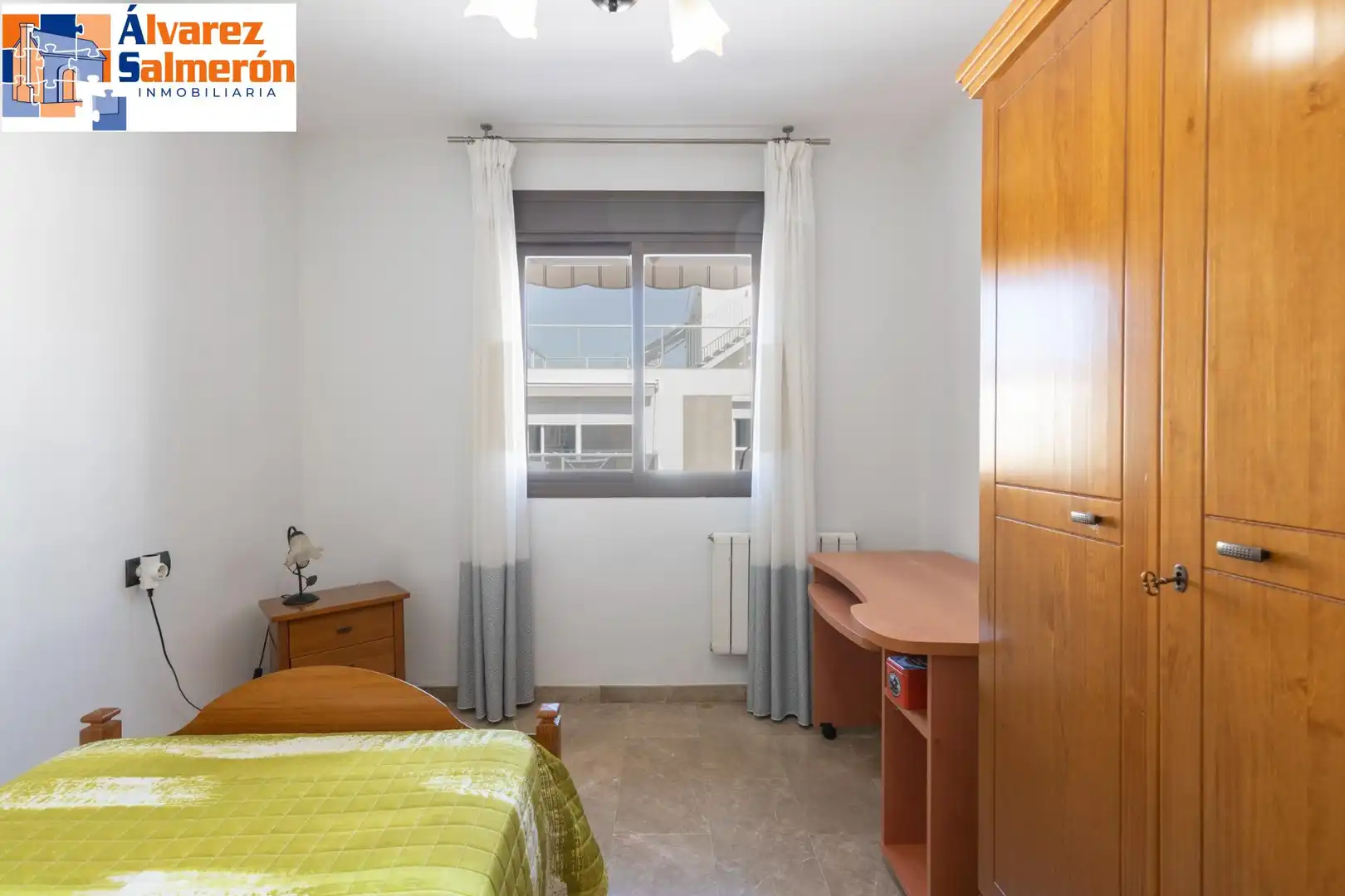 Schlafzimmer von Einfamilien-Reihenhaus zum Verkauf in Armilla mit Heizung