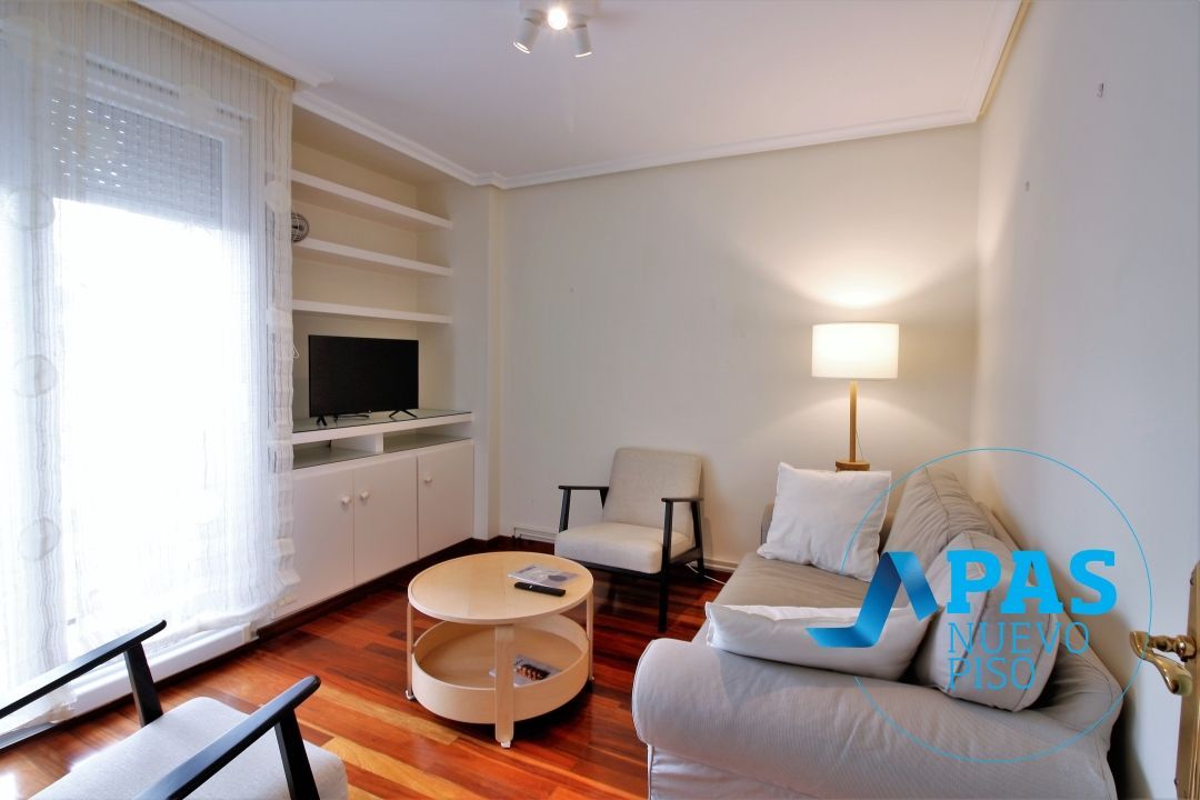 Sala d'estar de Pis de lloguer en Santander amb Calefacció i Balcó