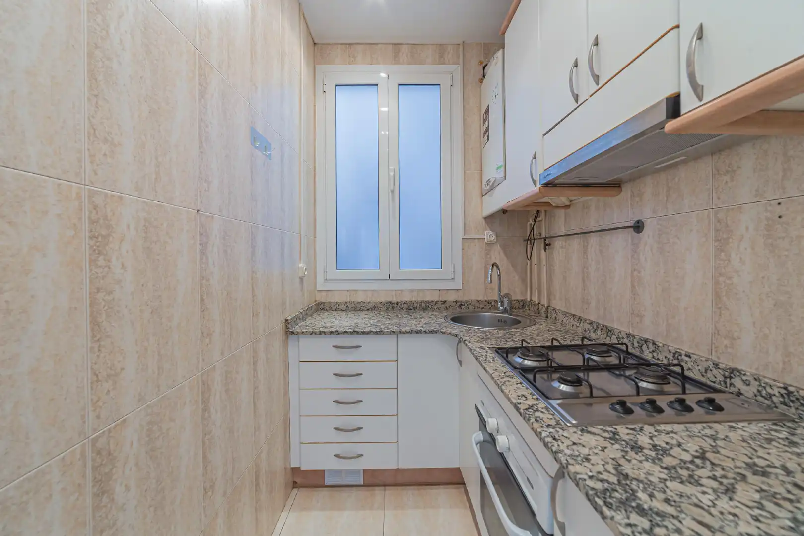 Cuina de Apartament en venda en Barcelona amb Calefacció i Terrassa