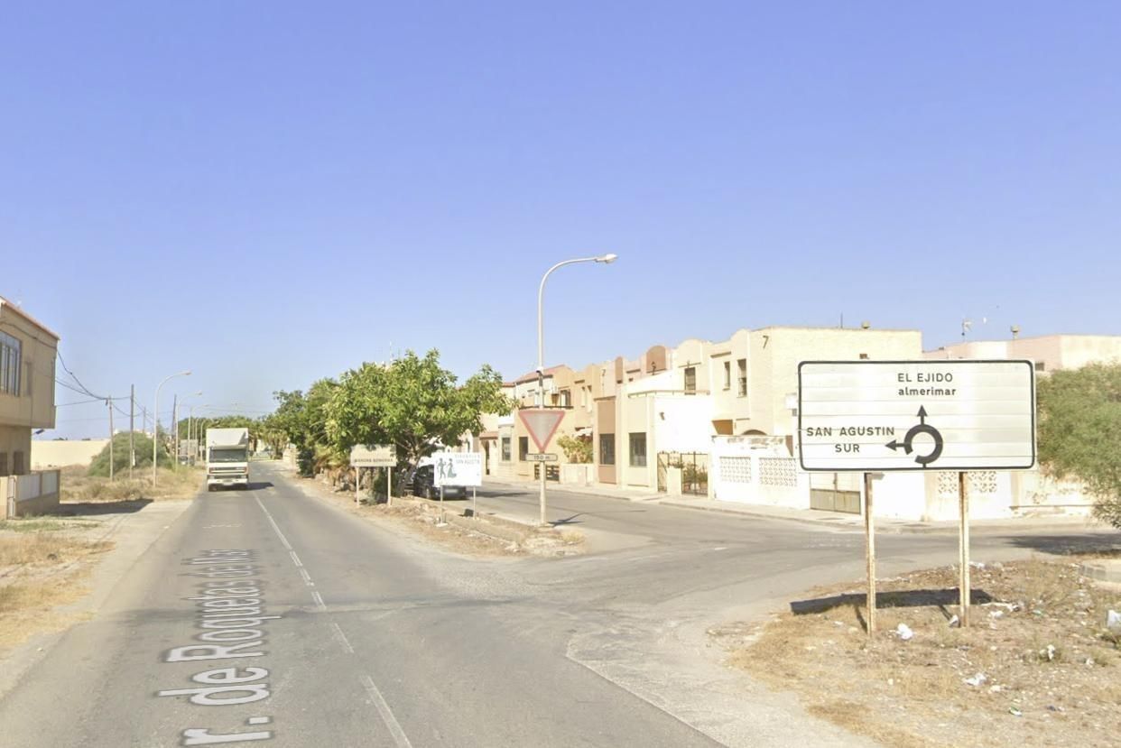 Vista exterior de Casa adosada en venda en El Ejido amb Jardí privat
