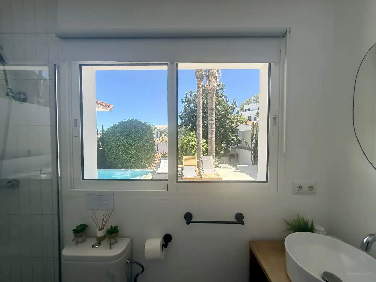 Baño de Casa o chalet en venta en Marbella con Aire acondicionado, Jardín privado y Terraza
