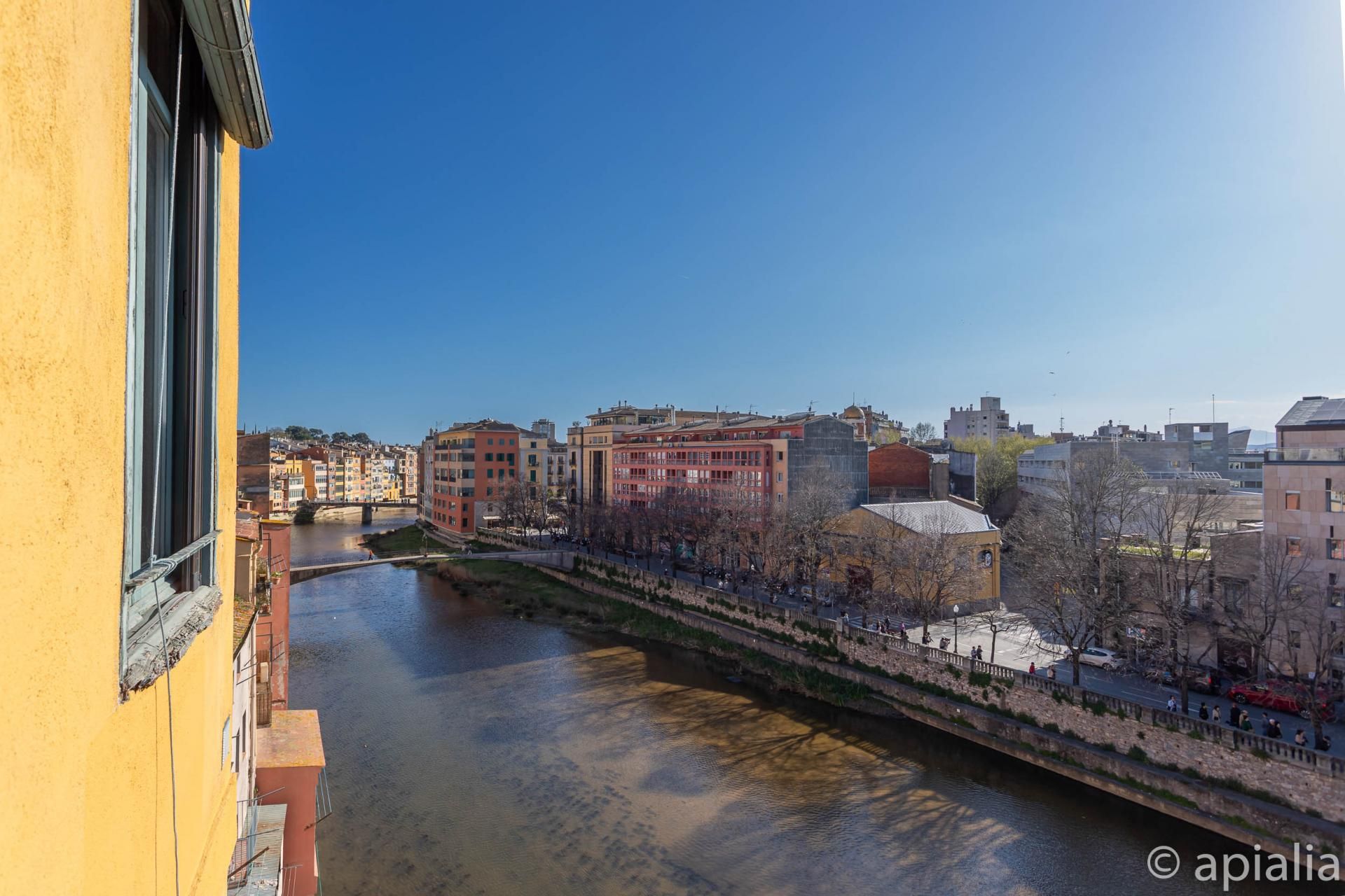 Vista exterior de Pis en venda en Girona Capital amb Calefacció