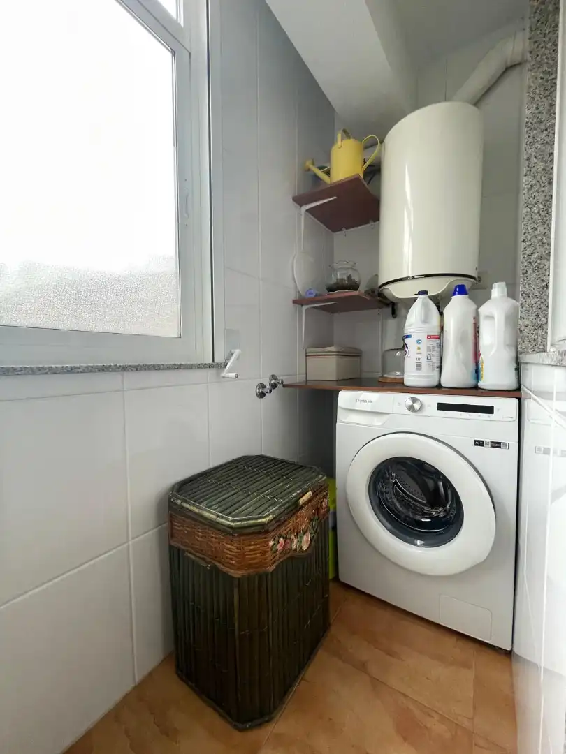 Cuina de Pis en venda en Ferrol amb Moblat, Forn i Rentadora