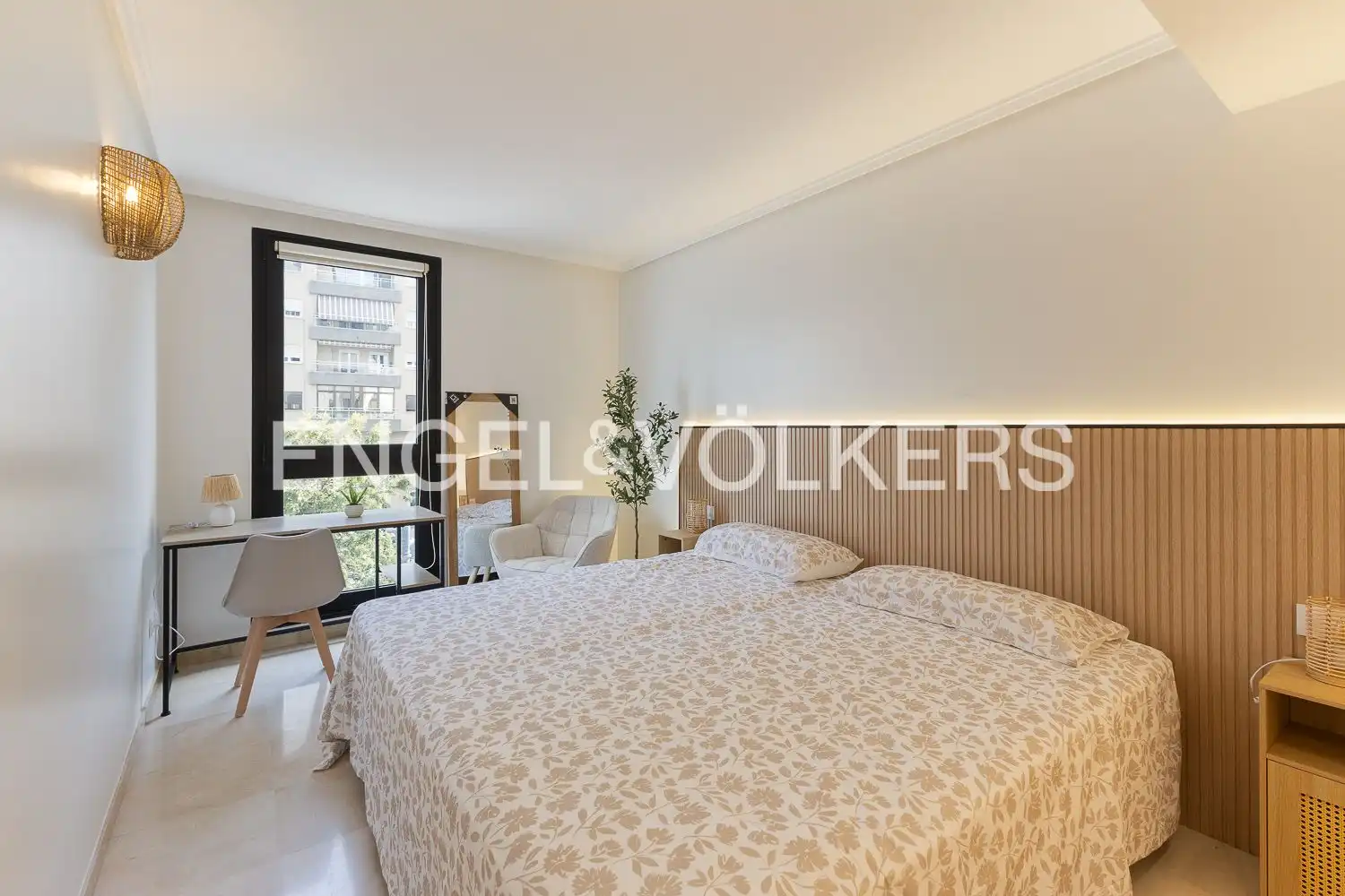 Bedroom of Flat for rent in Valencia  with Air Conditioner, Heating and Terrace