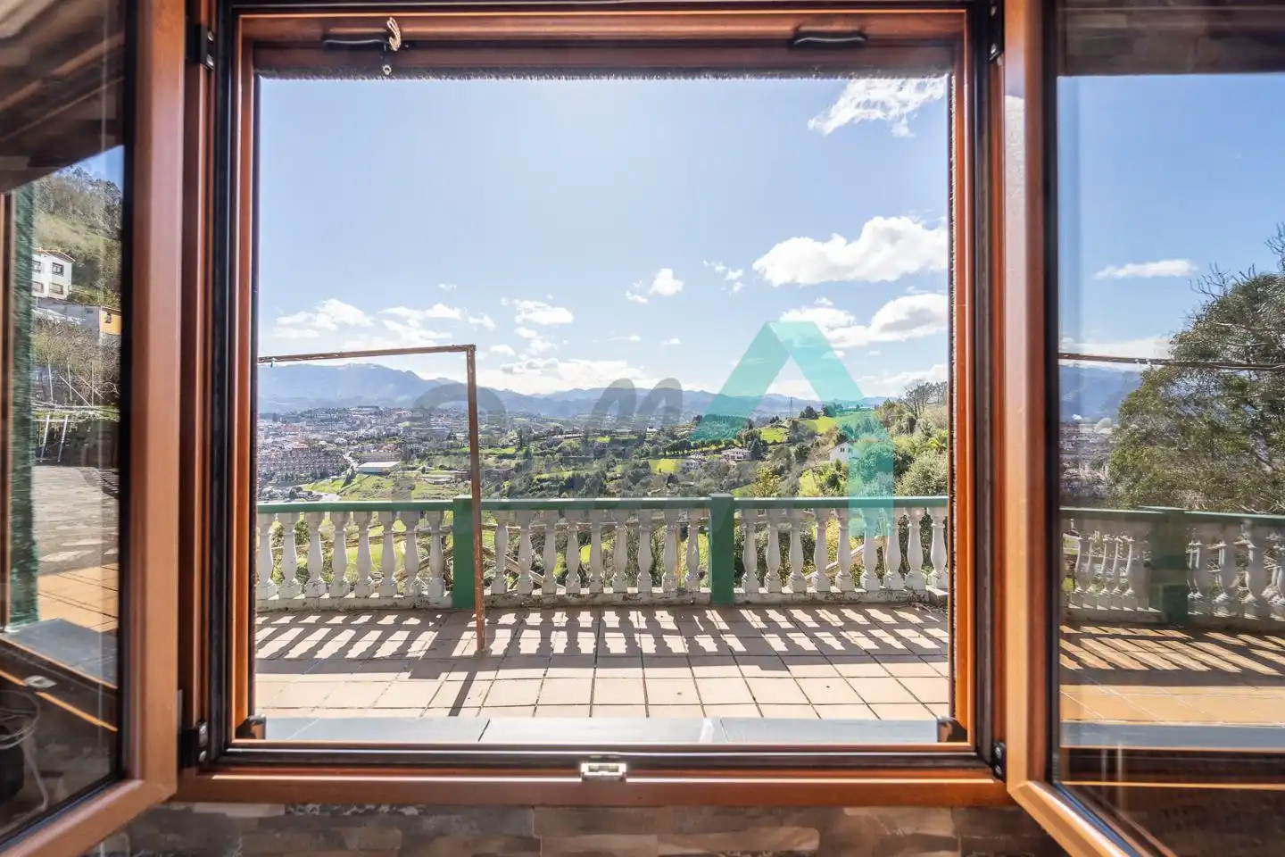 Jardí de Casa o xalet en venda en Oviedo  amb Jardí privat, Terrassa i Traster