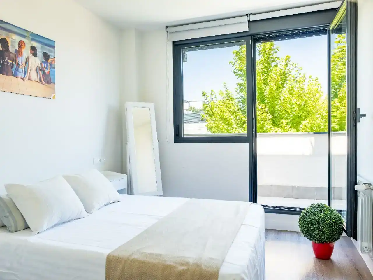 Bedroom of Flat for sale in Boadilla del Monte  with Air Conditioner, Private garden and Parquet flooring