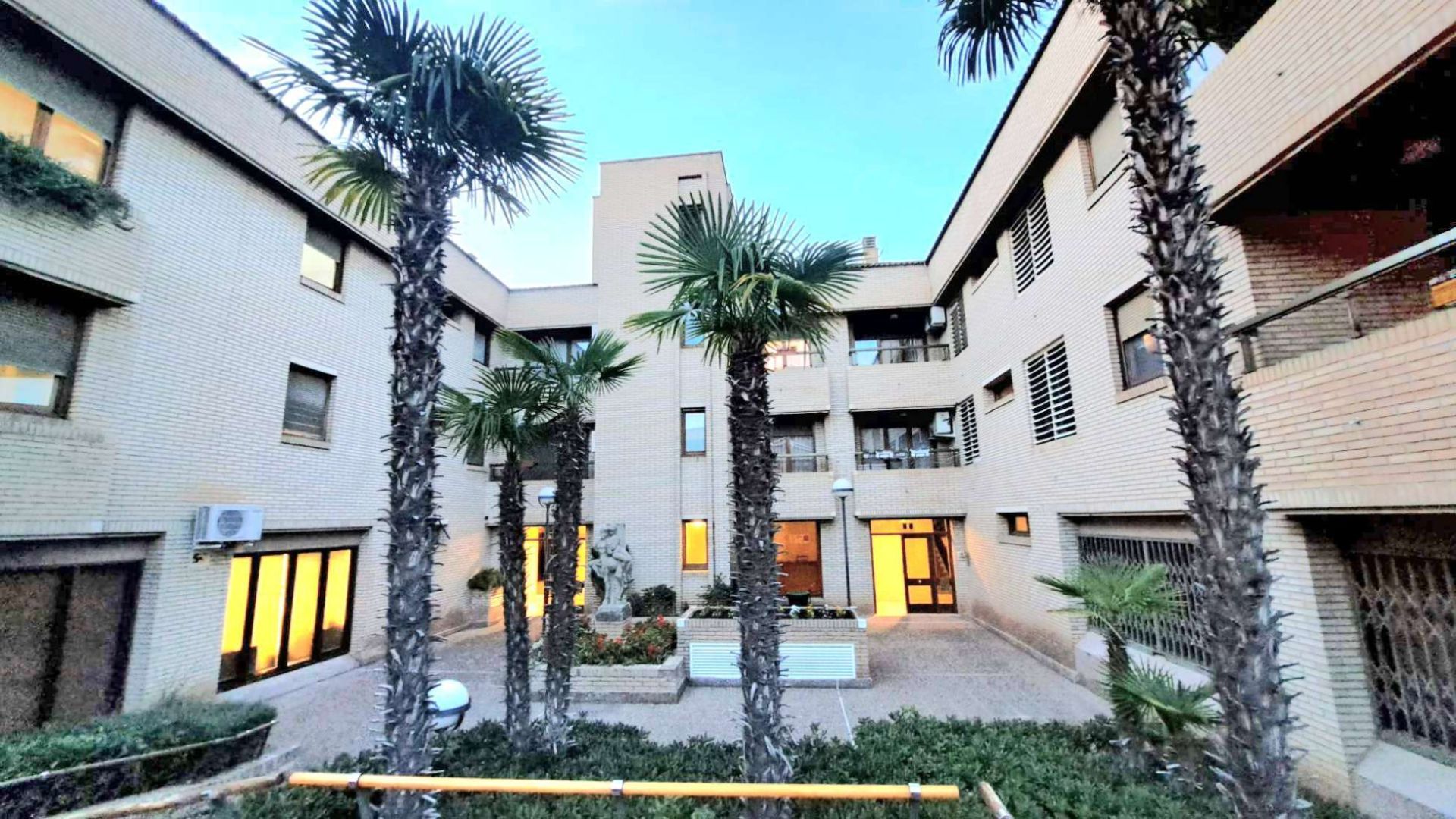 Exterior view of Flat for sale in  Zaragoza Capital  with Air Conditioner, Heating and Terrace