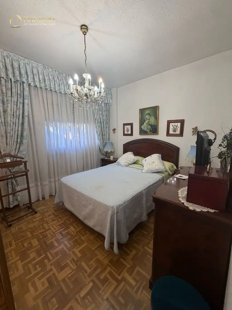 Habitación de Piso en venta en Madrid con Calefacción, Piscina y Amueblado