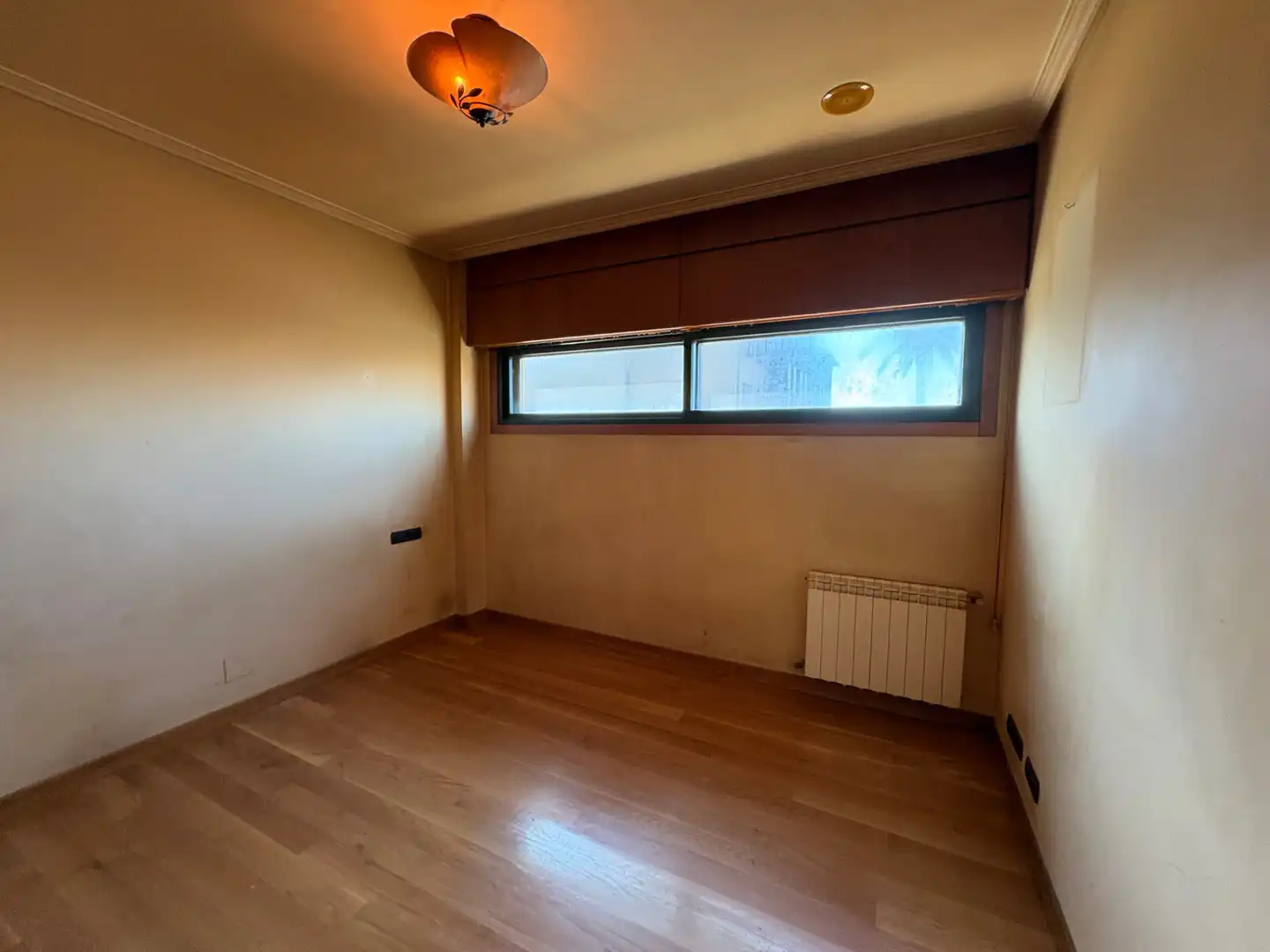 Schlafzimmer von Wohnung zum Verkauf in Oleiros mit Heizung, Privatgarten und Parkett