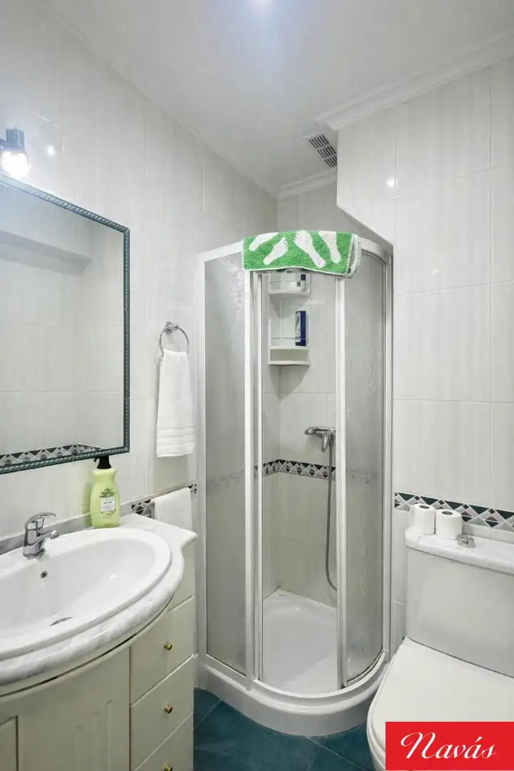 Bathroom of Flat for sale in Vigo   with Heating, Parquet flooring and Storage room