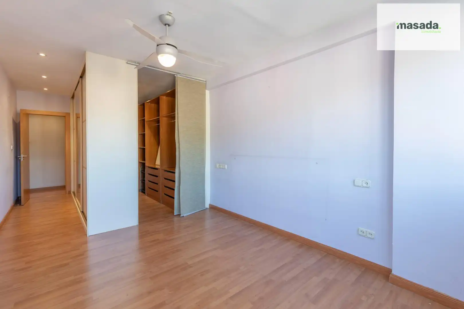 Schlafzimmer von Wohnung zum Verkauf in Granada mit Klimaanlage, Heizung und Balkon