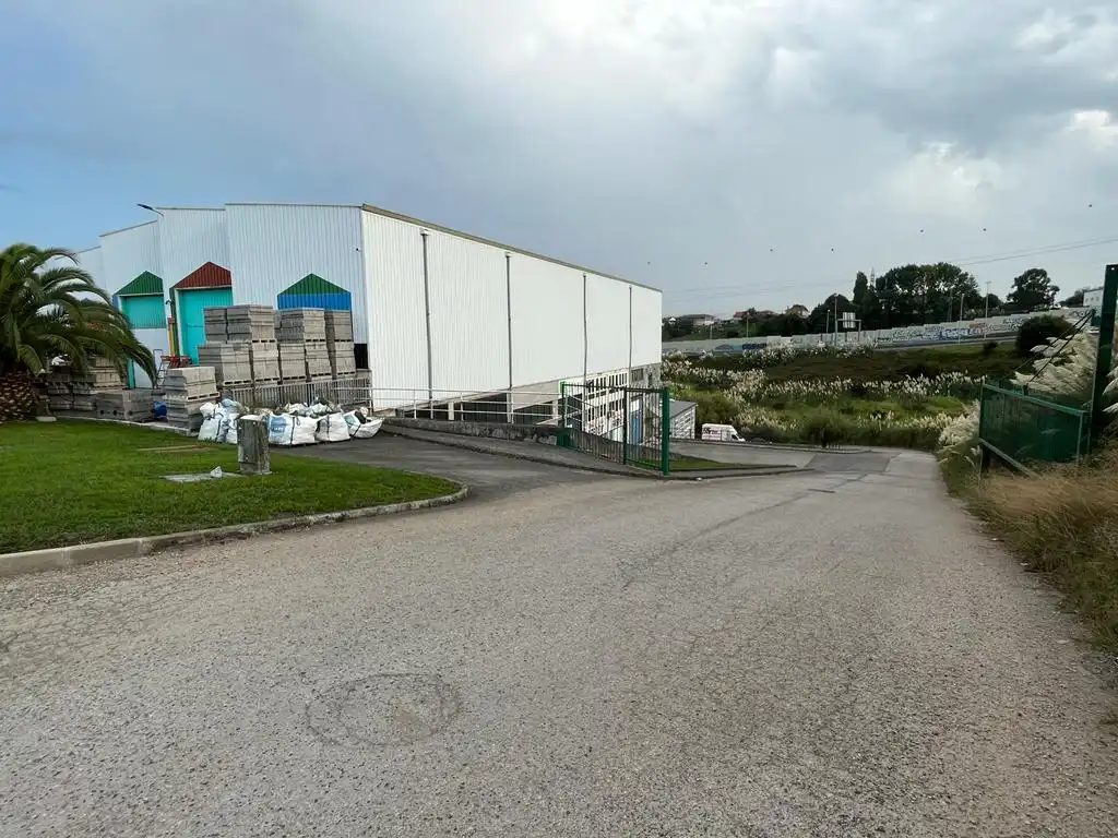 Außenansicht von Fabrikhallen zur Miete in Camargo