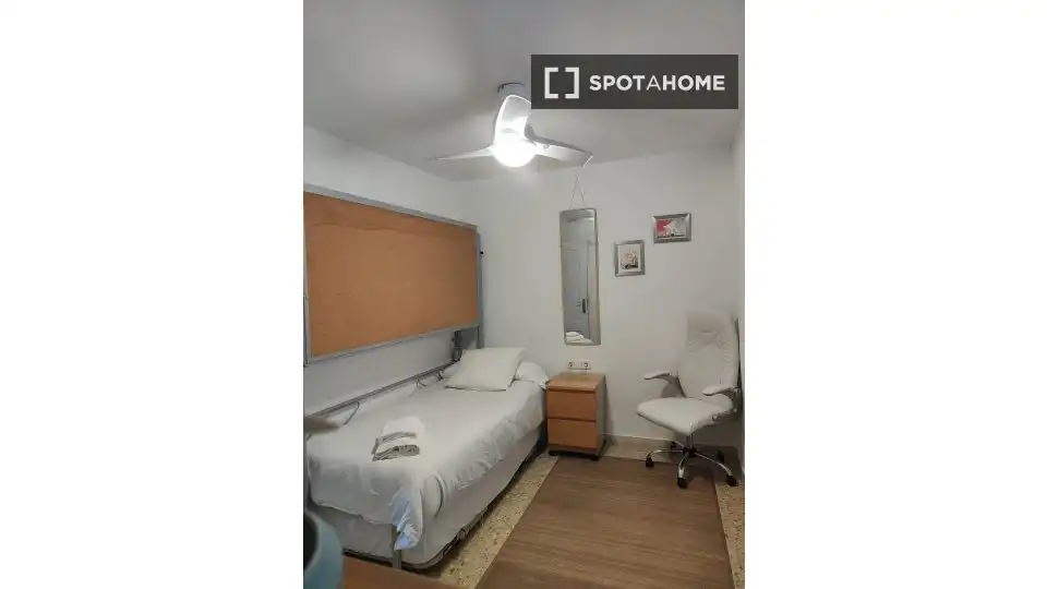 Schlafzimmer von Wohnung zur untervermieten in Cádiz mit Klimaanlage, Terrasse und Möbliert