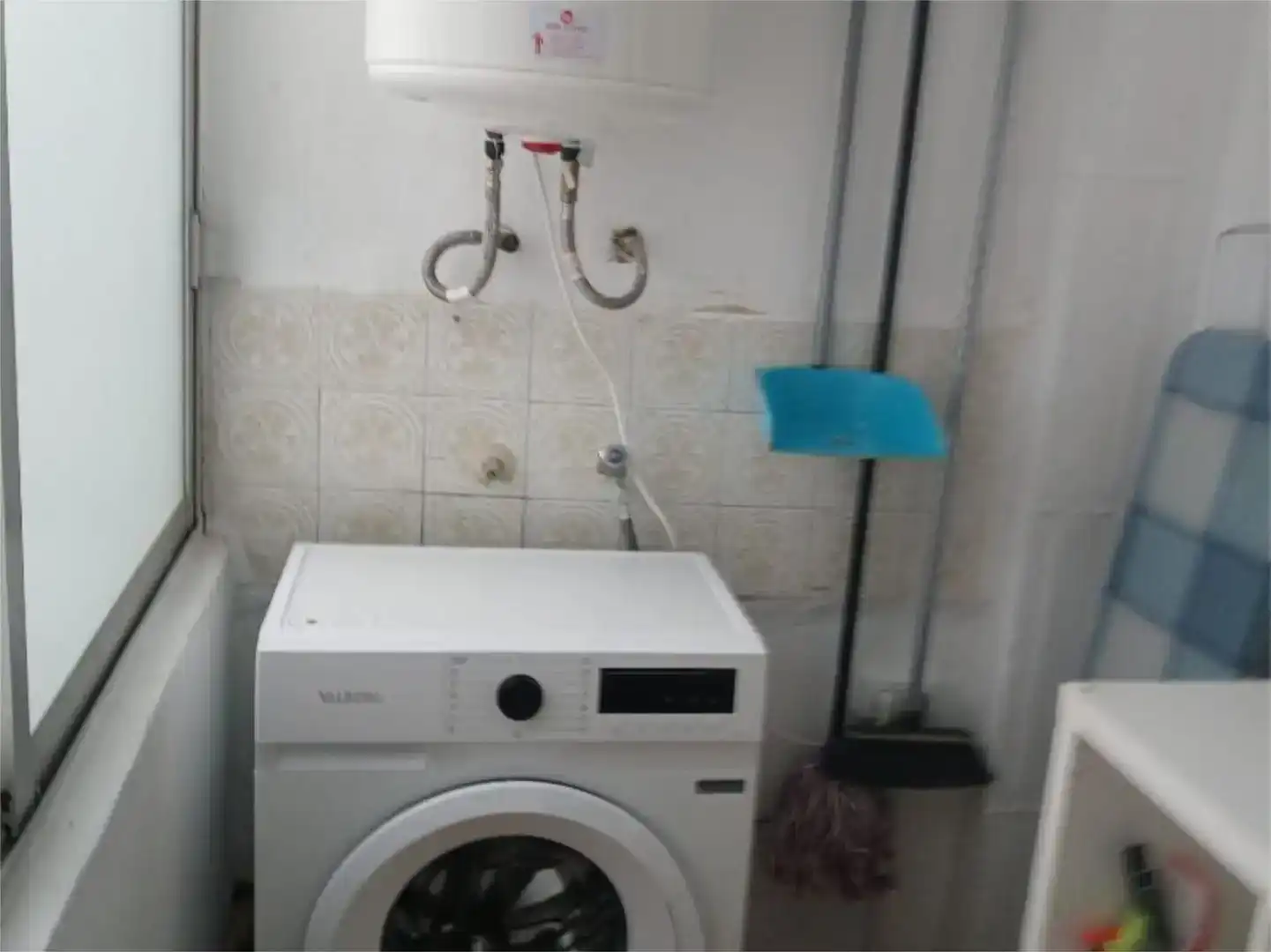Bathroom of Study for rent in Vallada  with Air Conditioner, Furnished and Balcony