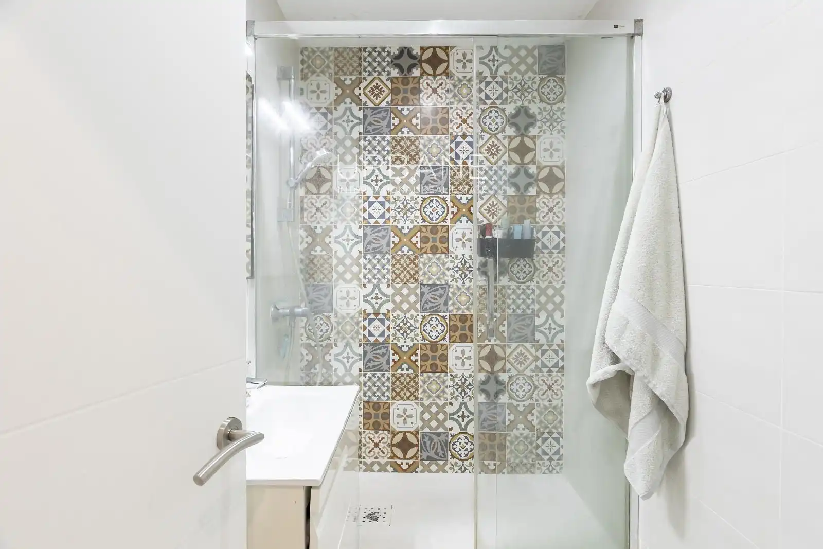 Badezimmer von Dachboden zum Verkauf in Barcelona mit Klimaanlage, Heizung und Terrasse