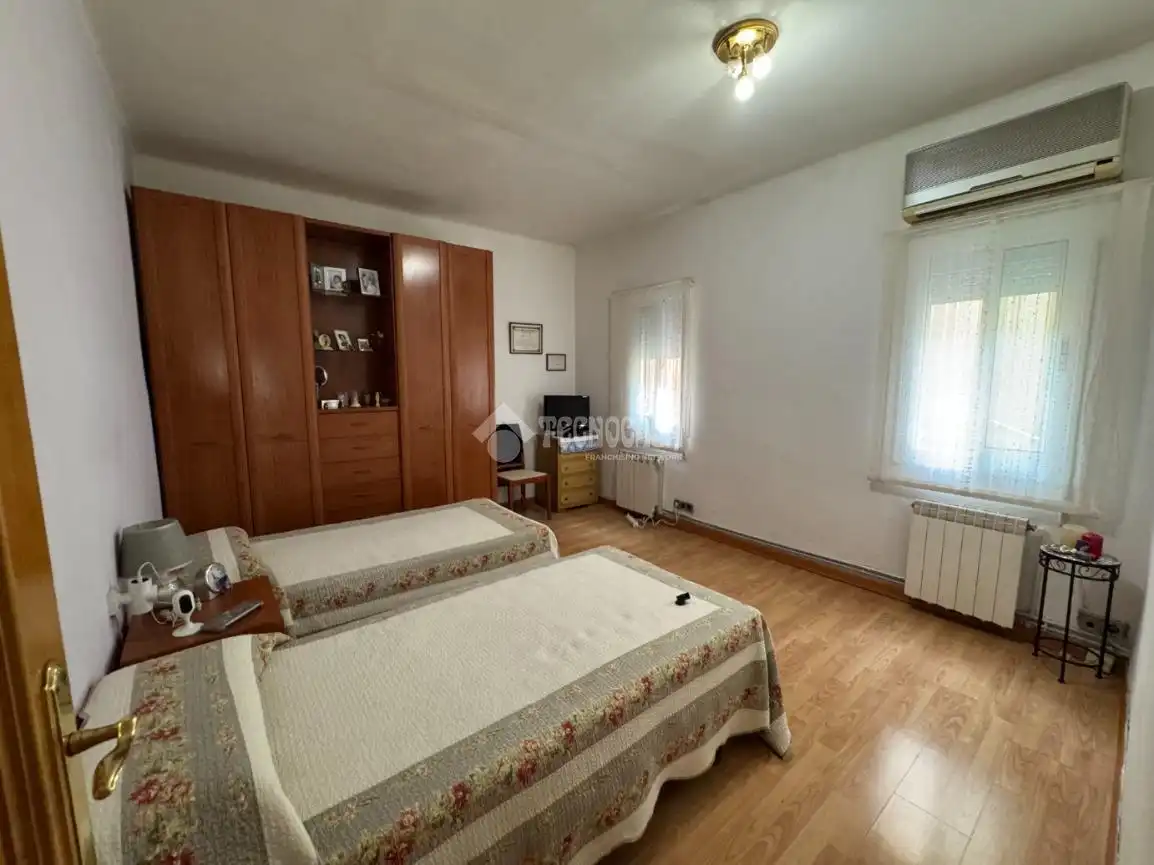 Wohnung zum Verkauf in Barcelona mit Klimaanlage, Heizung und Terrasse