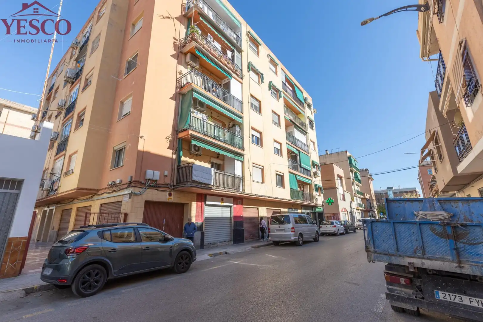 Vista exterior de Pis en venda en Granada amb Aire condicionat i Balcó