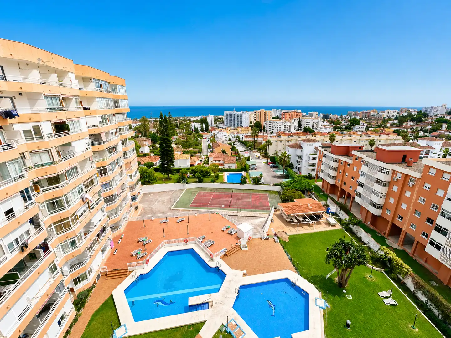 Exterior view of Study for sale in Torremolinos  with Air Conditioner, Terrace and Microwave