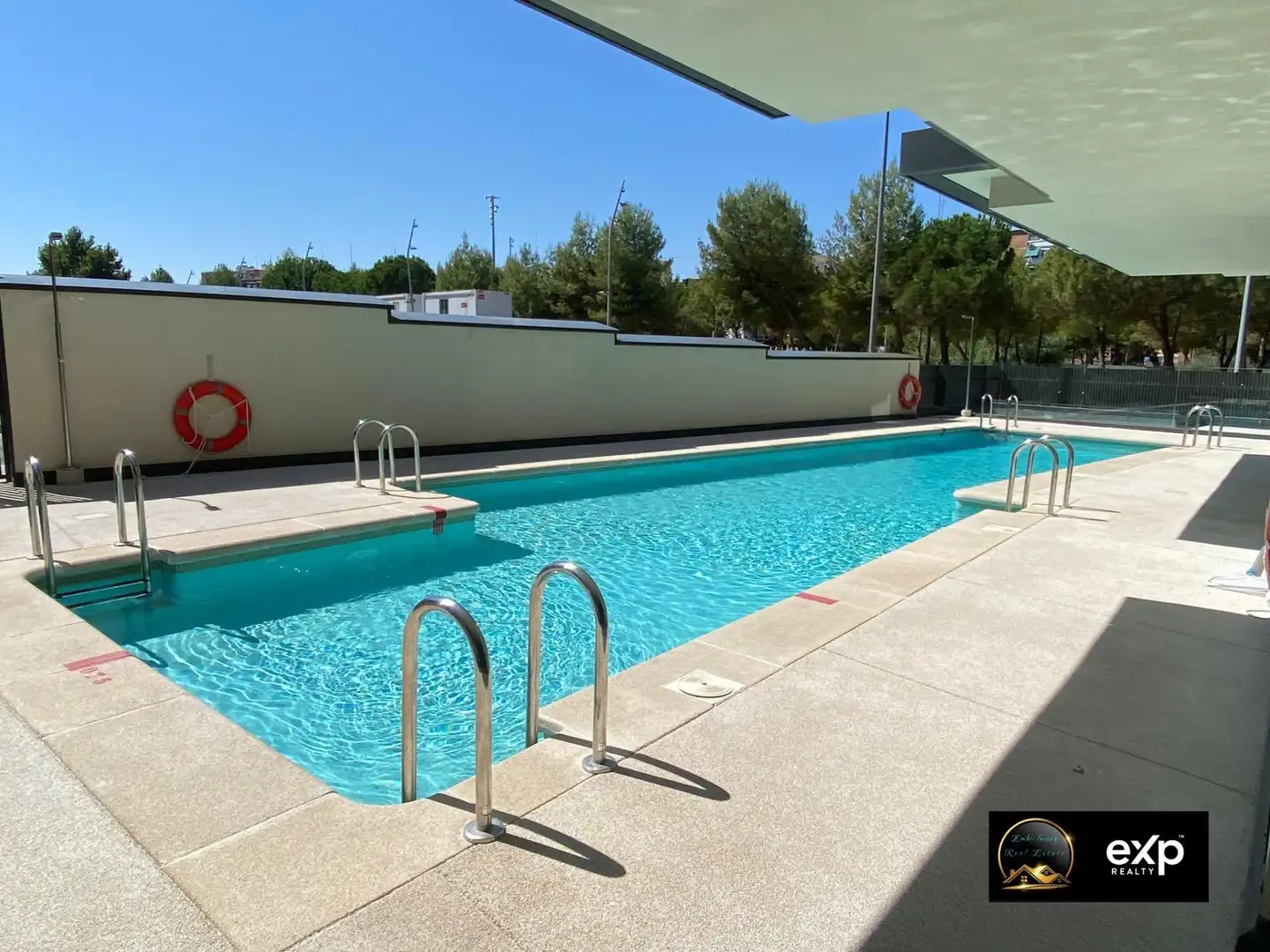 Piscina de Pis en venda en Madrid amb Aire condicionat, Calefacció i Terrassa