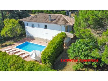 Casa amb piscina en venda a Calle Pensamiento