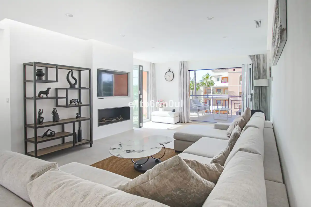 Flat with lift for sale in Nueva Andalucía, imagen 3