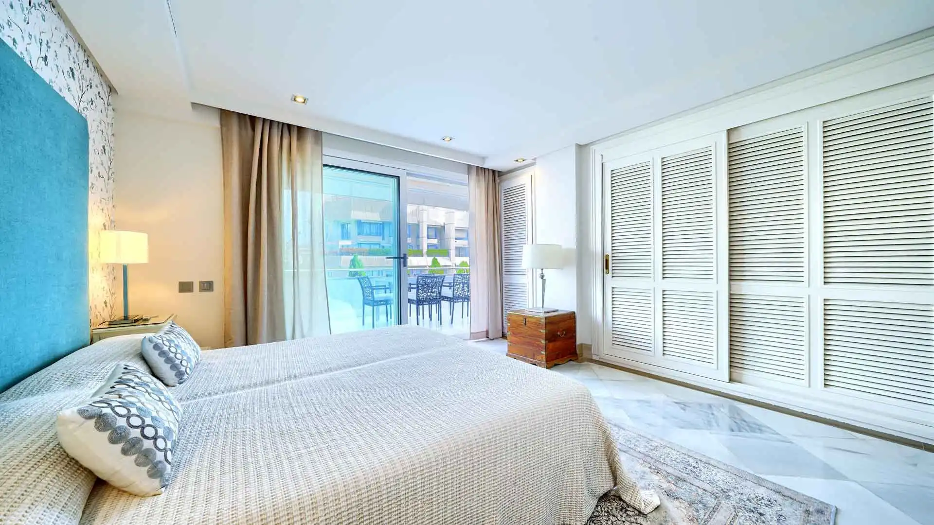Dormitori de Apartament en venda en Marbella amb Aire condicionat, Terrassa i Piscina