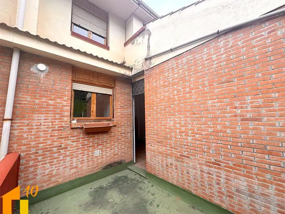 Terrasse von Einfamilien-Reihenhaus zum Verkauf in Belorado mit Heizung und Terrasse