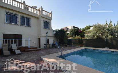 Vista exterior de Casa o xalet en venda en Alzira amb Aire condicionat, Jardí privat i Terrassa