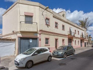 Casa con balcón en venta en Calle CAYETANO PICADO
