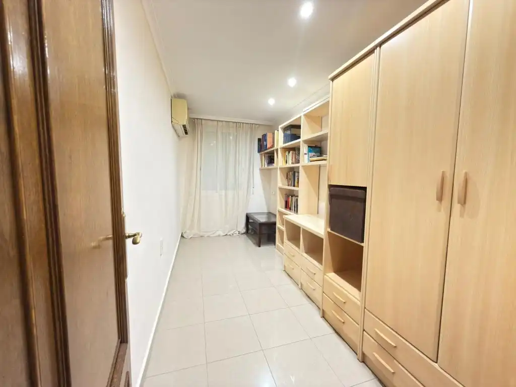 Wohnung zur Miete in Valencia mit Klimaanlage, Terrasse und Möbliert