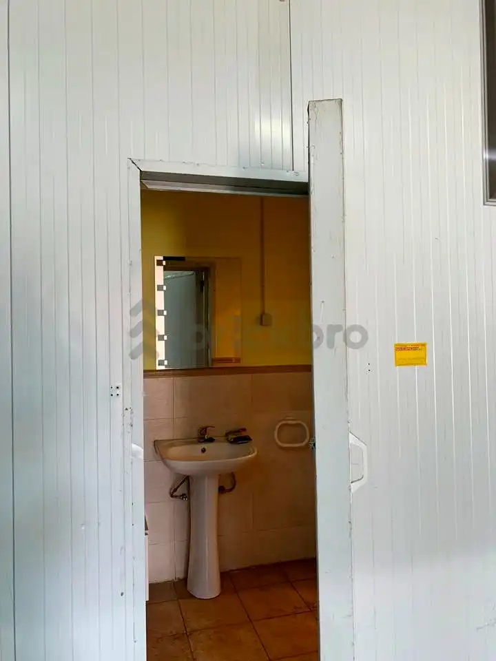 Badezimmer von Fabrikhallen zur Miete in Madrid